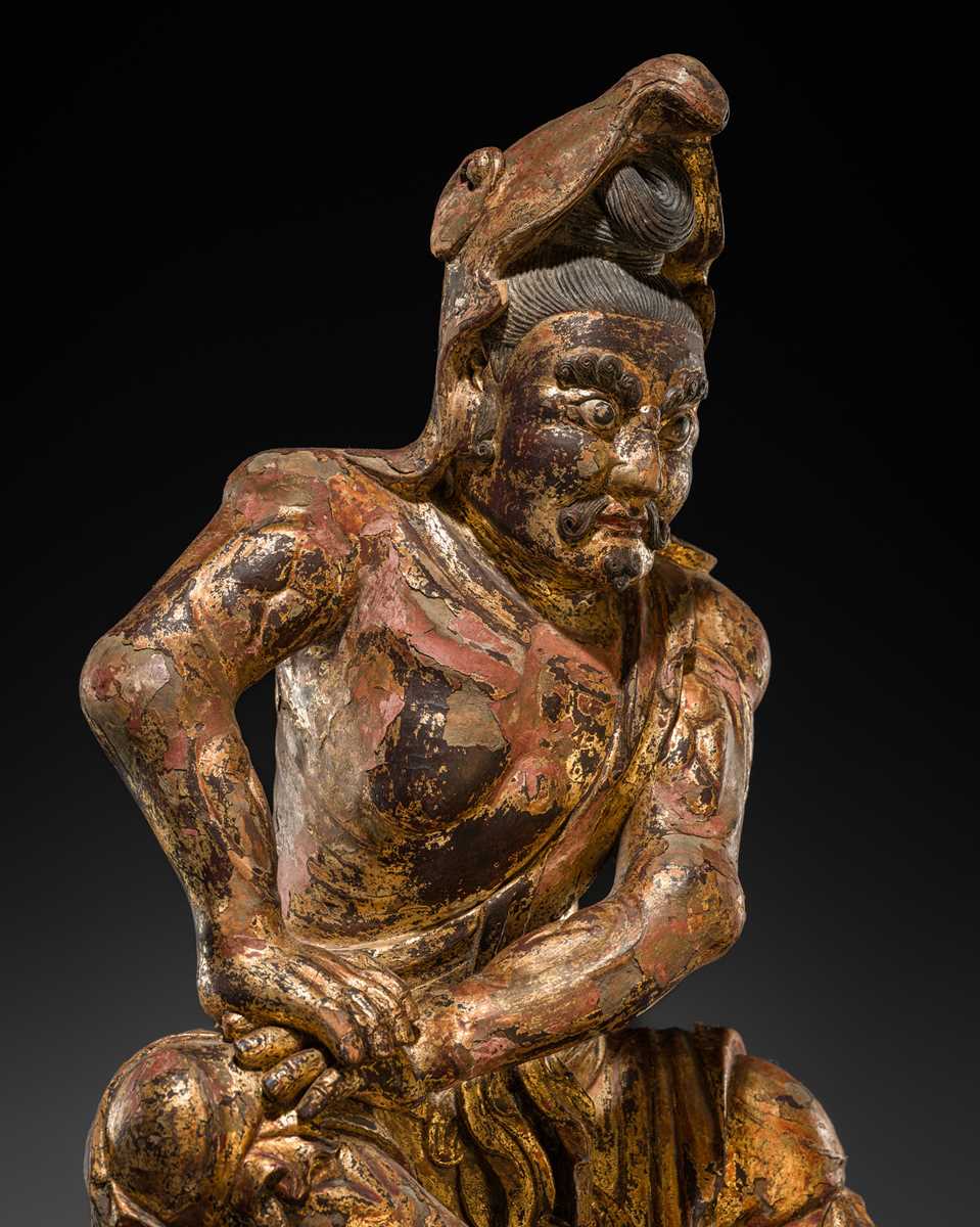 Lot 128 - A GILT AND POLYCHROME-WOOD FIGURE OF A GUARDIAN KING, KAMAKURA PERIOD