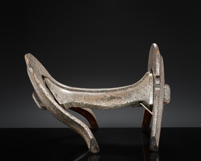 Lot 137 - A SUPERB MOTHER-OF-PEARL-INLAID WOOD KURA (SADDLE), EDO PERIOD