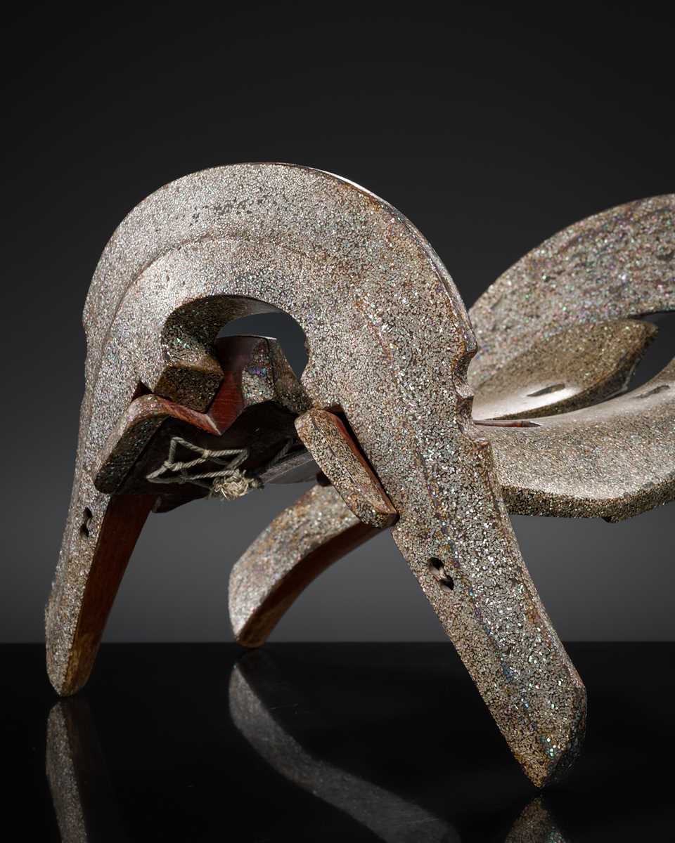 Lot 137 - A SUPERB MOTHER-OF-PEARL-INLAID WOOD KURA (SADDLE), EDO PERIOD