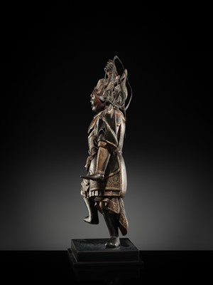 Lot 127 - A GILT AND POLYCHROME-WOOD TEMPLE STATUE OF A HEAVENLY GENERAL, JUNI SHINSHO, KAMAKURA PERIOD