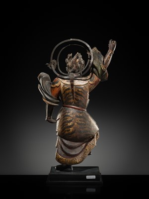 Lot 127 - A GILT AND POLYCHROME-WOOD TEMPLE STATUE OF A HEAVENLY GENERAL, JUNI SHINSHO, KAMAKURA PERIOD