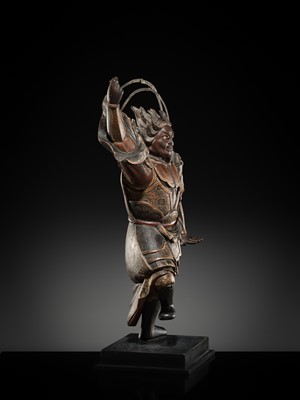 Lot 127 - A GILT AND POLYCHROME-WOOD TEMPLE STATUE OF A HEAVENLY GENERAL, JUNI SHINSHO, KAMAKURA PERIOD