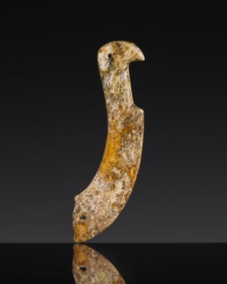 Lot 210 - A GREEN AND RUSSET JADE ‘BIRD’ PENDANT, HONGSHAN CULTURE