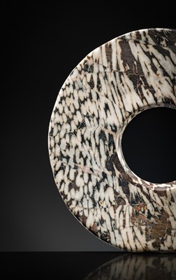 Lot 63 - AN UNUSUAL BLACK AND WHITE ‘STRIPED’ MARBLE DISK, BI, LATE NEOLITHIC PERIOD-EARLY BRONZE AGE