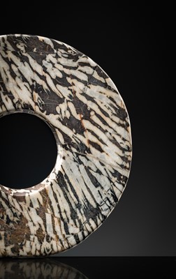 Lot 63 - AN UNUSUAL BLACK AND WHITE ‘STRIPED’ MARBLE DISK, BI, LATE NEOLITHIC PERIOD-EARLY BRONZE AGE