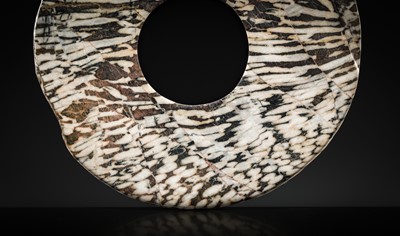 Lot 63 - AN UNUSUAL BLACK AND WHITE ‘STRIPED’ MARBLE DISK, BI, LATE NEOLITHIC PERIOD-EARLY BRONZE AGE