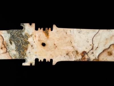 Lot 66 - A LARGE (47 CM) AND EXCEPTIONAL ‘CLOUDED’ JADE CEREMONIAL BLADE, ZHANG, SHANG DYNASTY