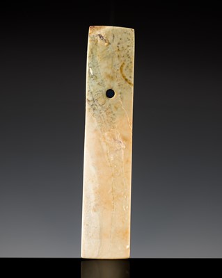 Lot 214 - A GREEN AND BEIGE JADE CEREMONIAL BLADE, GUI, LONGSHAN CULTURE