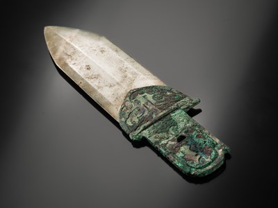 Lot 67 - A VERY RARE JADE HALBERD BLADE WITH BRONZE SHAFT, GE, LATE SHANG DYNASTY, ANYANG PHASE