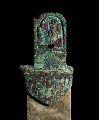Lot 67 - A VERY RARE JADE HALBERD BLADE WITH BRONZE SHAFT, GE, LATE SHANG DYNASTY, ANYANG PHASE