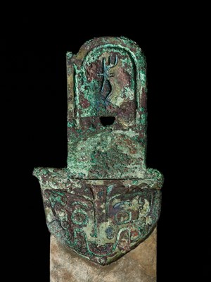 Lot 67 - A VERY RARE JADE HALBERD BLADE WITH BRONZE SHAFT, GE, LATE SHANG DYNASTY, ANYANG PHASE