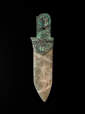 Lot 67 - A VERY RARE JADE HALBERD BLADE WITH BRONZE SHAFT, GE, LATE SHANG DYNASTY, ANYANG PHASE