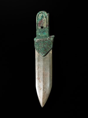 Lot 67 - A VERY RARE JADE HALBERD BLADE WITH BRONZE SHAFT, GE, LATE SHANG DYNASTY, ANYANG PHASE