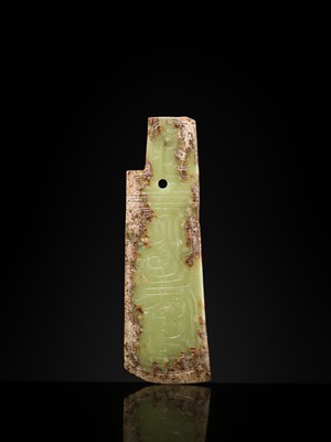 Lot 81 - A GREEN AND BROWN JADE ‘BIRDS AND DRAGON’ CEREMONIAL BLADE, WESTERN ZHOU DYNASTY