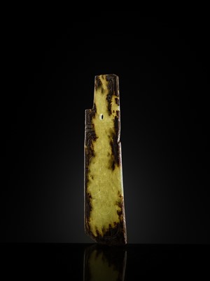 Lot 81 - A GREEN AND BROWN JADE ‘BIRDS AND DRAGON’ CEREMONIAL BLADE, WESTERN ZHOU DYNASTY