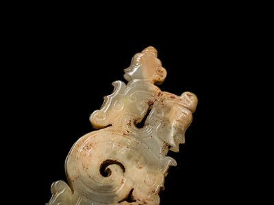 Lot 79 - A SUPERB CELADON JADE ‘HUMAN-DRAGON’ PENDANT, MID-LATE WESTERN ZHOU DYNASTY