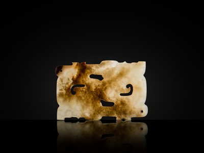 Lot 76 - A WHITE AND RUSSET JADE ‘DOUBLE-DRAGON’ PENDANT, LATE WESTERN ZHOU DYNASTY