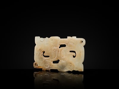 Lot 76 - A WHITE AND RUSSET JADE ‘DOUBLE-DRAGON’ PENDANT, LATE WESTERN ZHOU DYNASTY