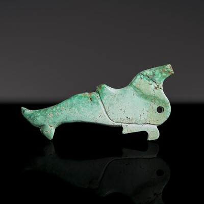 Lot 226 - A MINIATURE TURQUOISE ‘BIRD’ PENDANT, EARLY WESTERN ZHOU DYNASTY