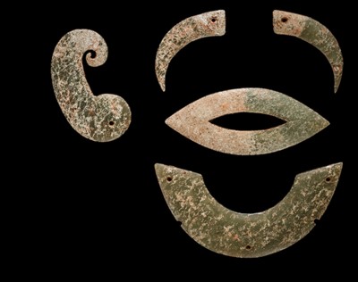 Lot 85 - A RARE GREEN JADE FUNERARY MASK, WESTERN ZHOU DYNASTY, 10TH CENTURY BC