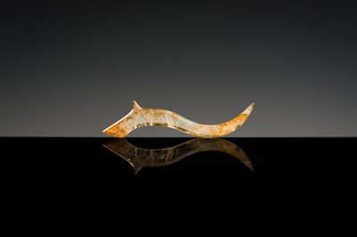 Lot 201 - A ROCK CRYSTAL ‘DRAGON’ PENDANT, LATE SPRING AND AUTUMN PERIOD