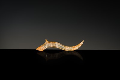 Lot 201 - A ROCK CRYSTAL ‘DRAGON’ PENDANT, LATE SPRING AND AUTUMN PERIOD