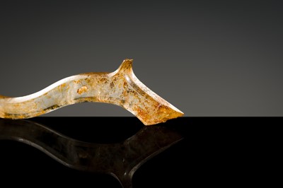 Lot 201 - A ROCK CRYSTAL ‘DRAGON’ PENDANT, LATE SPRING AND AUTUMN PERIOD