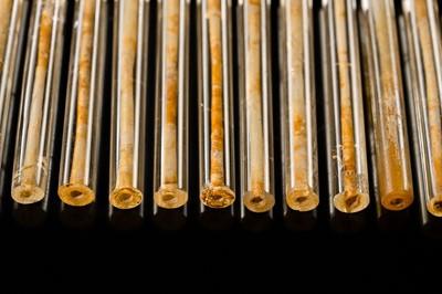 Lot 202 - A GROUP OF FOURTEEN ROCK CRYSTAL BEADS, LATE SPRING AND AUTUMN PERIOD