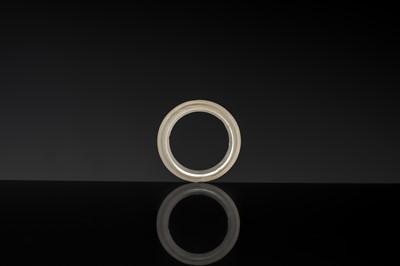 Lot 203 - A GROUP OF TEN ROCK CRYSTAL AND CHALCEDONY RINGS, LATE SPRING AND AUTUMN PERIOD