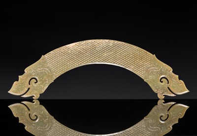 Lot 237 - A LARGE GREEN JADE ‘DOUBLE-DRAGON’ PENDANT, HUANG, LATE EASTERN ZHOU DYNASTY