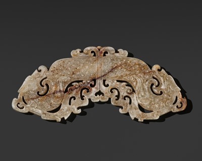 Lot 242 - A WHITE JADE ‘TWIN DRAGON’ PRINCIPAL PENDANT, HENG, EASTERN ZHOU PERIOD