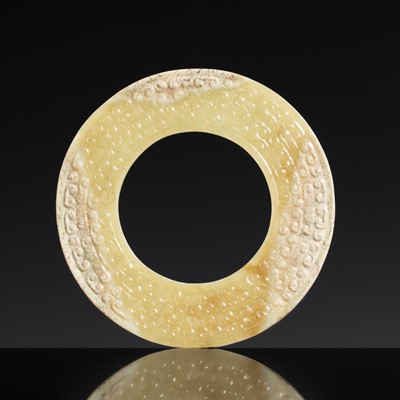 Lot 234 - A YELLOW-GREEN JADE DISK, BI, EASTERN ZHOU DYNASTY