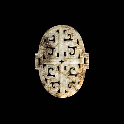 Lot 230 - A MOTTLED GREY JADE BELT ORNAMENT, EASTERN ZHOU DYNASTY