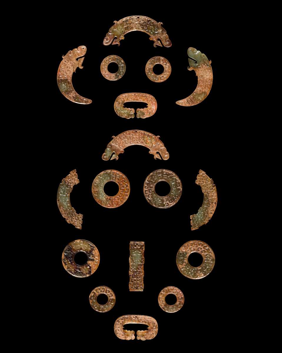 Lot 86 - A SET OF SEVENTEEN JADE PENDANTS, EASTERN ZHOU DYNASTY, SPRING AND AUTUMN PERIOD