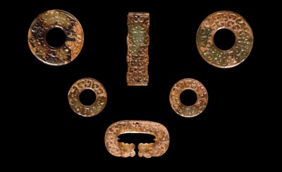 Lot 86 - A SET OF SEVENTEEN JADE PENDANTS, EASTERN ZHOU DYNASTY, SPRING AND AUTUMN PERIOD