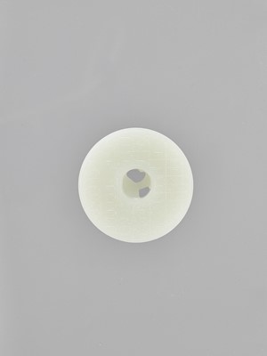 Lot 785 - A WHITE JADE BI DISC WITH CHILONG, LATE QING TO REPUBLIC
