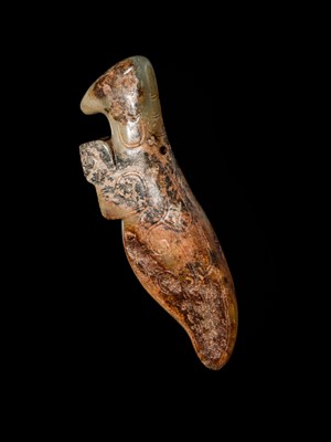 Lot 74 - A GRAY AND CELADON JADE ‘PRAYING MANTIS’ PENDANT, LATE SHANG DYNASTY