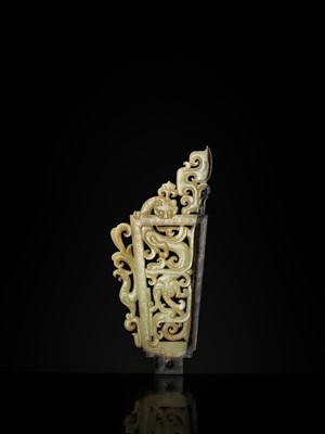 Lot 98 - A SUPERB CELADON AND BLACK JADE ‘CHILONG AND PHOENIX’ OPENWORK PLAQUE, HAN DYNASTY