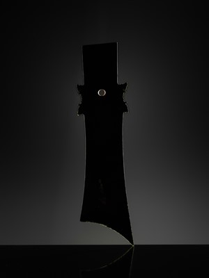 Lot 65 - A RARE AND VERY LARGE (48 CM) DARK GREEN JADE CEREMONIAL BLADE, YAZHANG, SHIMAO CULTURE