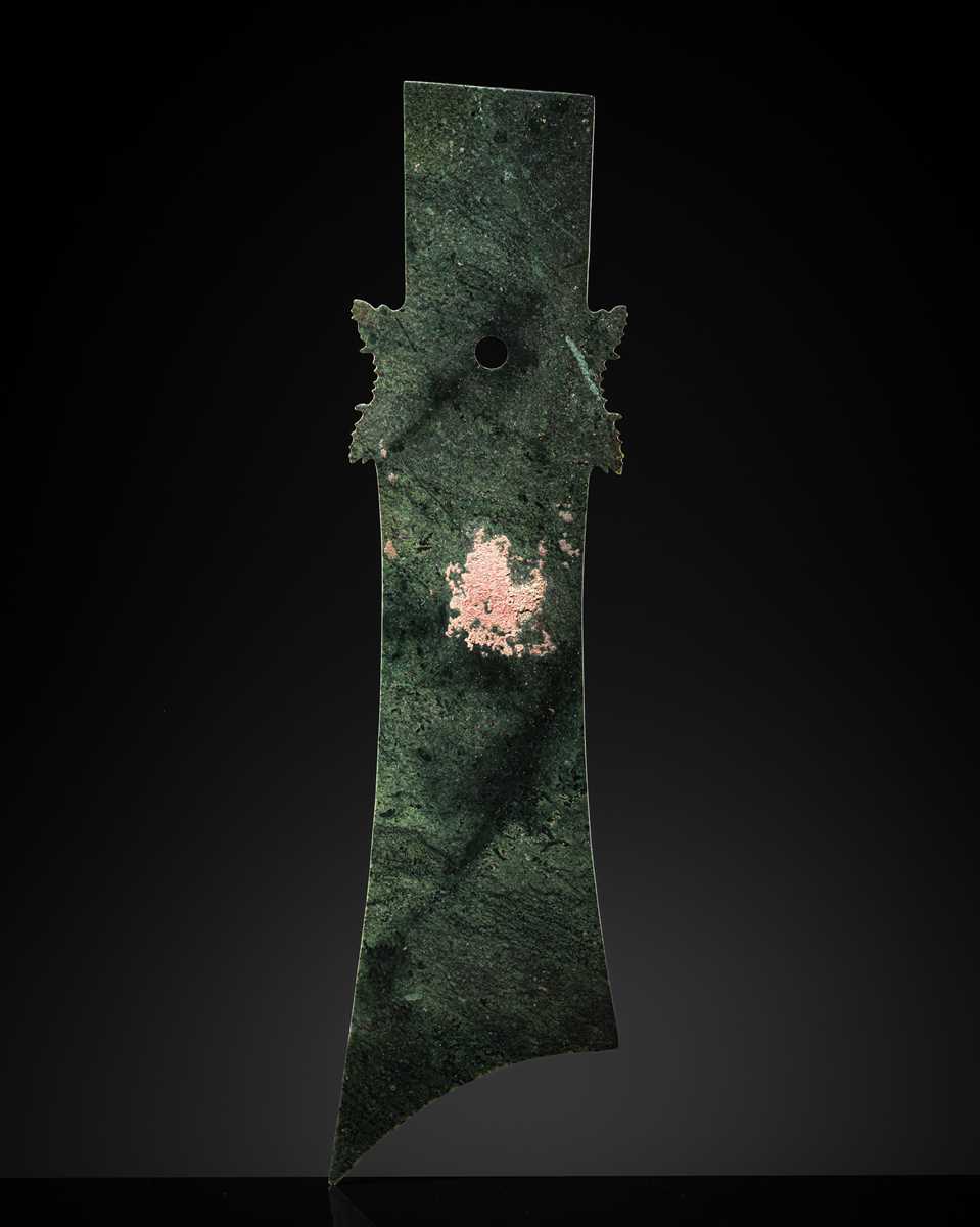 Lot 65 - A RARE AND VERY LARGE (48 CM) DARK GREEN JADE CEREMONIAL BLADE, YAZHANG, SHIMAO CULTURE