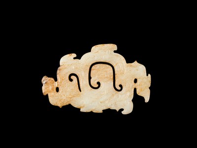 Lot 83 - A WHITE AND RUSSET JADE ‘PHOENIX AND DRAGONS’ OPENWORK PENDANT, WESTERN ZHOU DYNASTY