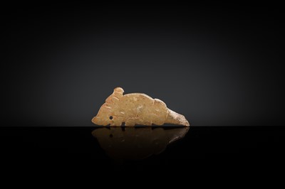 Lot 70 - A CELADON JADE ‘KUI DRAGON’ PENDANT, WESTERN ZHOU DYNASTY