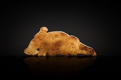 Lot 70 - A CELADON JADE ‘KUI DRAGON’ PENDANT, WESTERN ZHOU DYNASTY