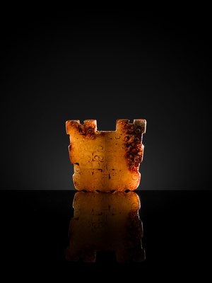 Lot 90 - A YELLOW AND RUSSET JADE ‘BOVINE MASK’ SCABBARD CHAPE, BI, SPRING AND AUTUMN PERIOD