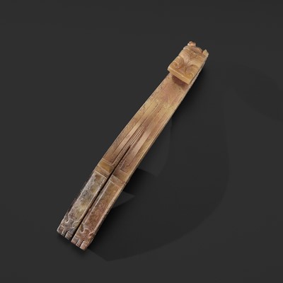 A YELLOW AND RUSSET JADE ‘TWIN DRAGON’ BELT HOOK, WARRING STATES PERIOD TO EARLY WESTERN HAN DYNASTY