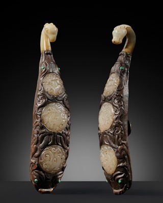 Lot 84 - A PAIR OF EXCEEDINGLY RARE AND LARGE JADE- AND TURQUOISE-INLAID BRONZE BELT HOOKS, LATE WARRING STATES PERIOD TO HAN DYNASTY