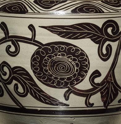 Lot 2 - A WELL-PAINTED AND INCISED CIZHOU ‘PEONY’ JAR, SONG-YUAN DYNASTY