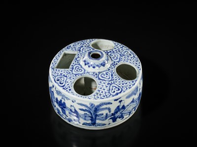 Lot 17 - A BLUE AND WHITE DRUM-FORM BRUSH AND INK STAND, MING DYNASTY