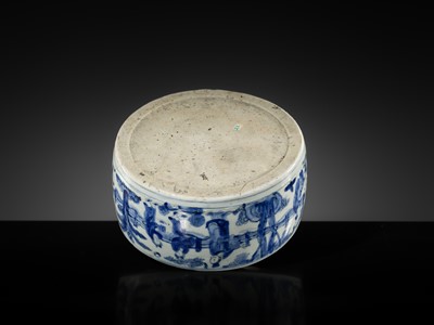 Lot 17 - A BLUE AND WHITE DRUM-FORM BRUSH AND INK STAND, MING DYNASTY
