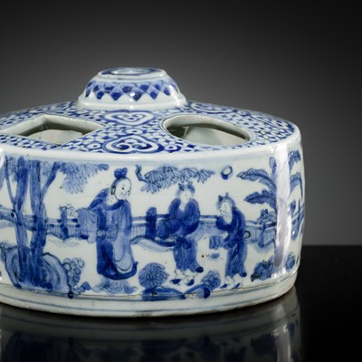 Lot 17 - A BLUE AND WHITE DRUM-FORM BRUSH AND INK STAND, MING DYNASTY